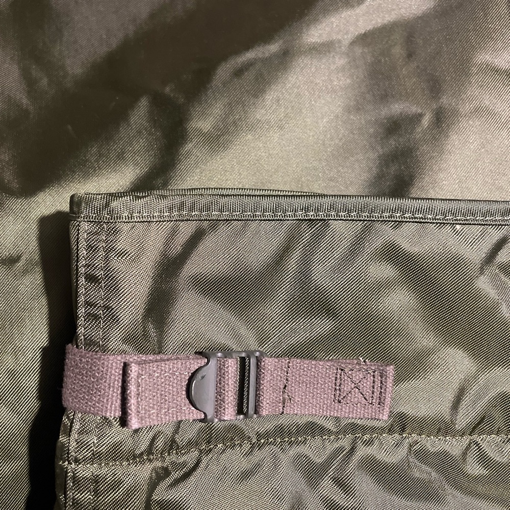 Deadstock Vintage
Alpha Industries 
Army Issued Extreme Cold Weather Trousers - Picture 7 of 11